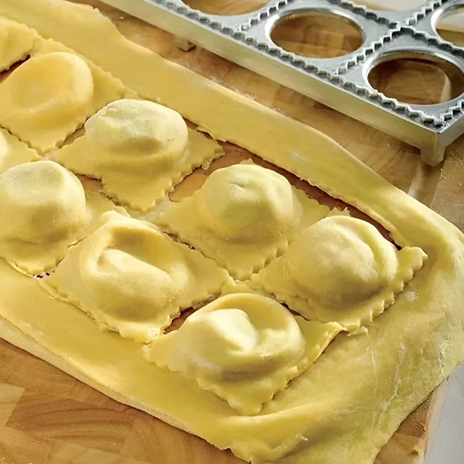 Dumpling Mold 12 Holes Ravioli - Kitchen Gadgets You Need 评论和价格